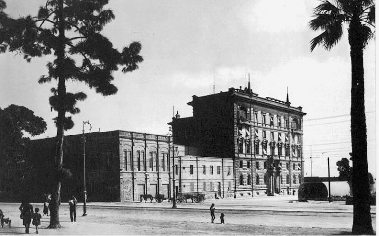 La Cagliari che non c’è più. Palazzo Tirso e la Darsena in una rarissima foto dei primi decenni del Novecento
