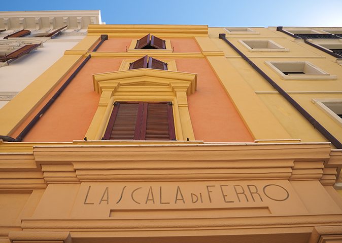 La Cagliari che non c’è più. L’hotel “La scala di ferro”, una triste fine dopo oltre un secolo di prestigio
