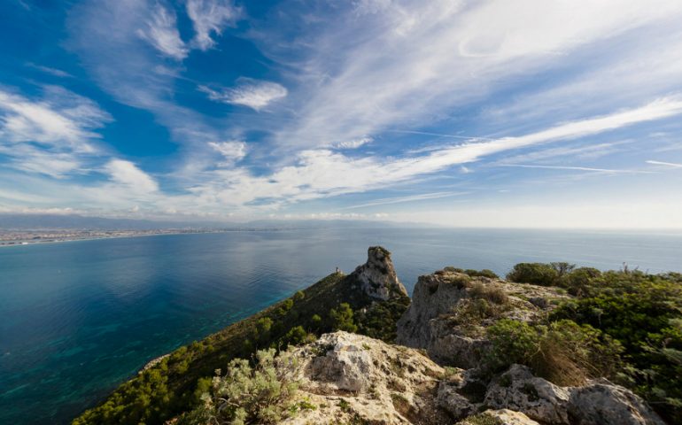 La foto. Cagliari, la Sella del Diavolo vista dal drone: una prospettiva insolita per una foto bellissima