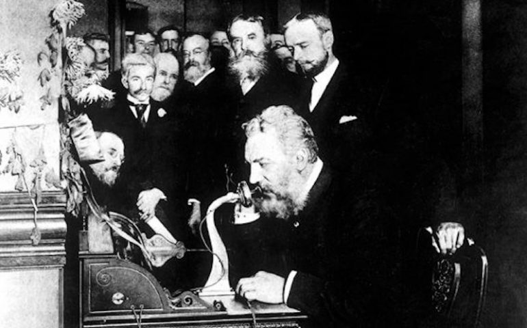 Accadde oggi, 10 marzo 1876. Alexander Graham Bell effettua la prima telefonata