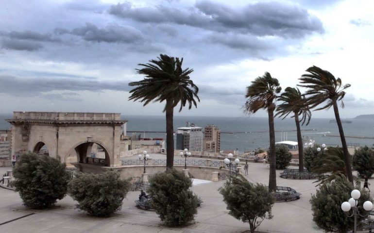 Maestrale fortissimo con raffiche di burrasca forte a Cagliari e sulle coste