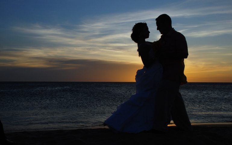 Vedi Cagliari e poi ti sposi. Da oggi in aeroporto la promozione dei matrimoni “fuori dal Comune”