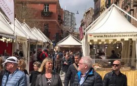 Turisti alla Festa del cioccolato a Cagliari