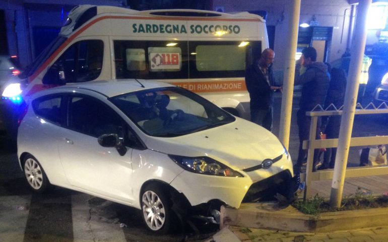 Spettacolare incidente in via della Pineta: due auto coinvolte, tanto spavento e per fortuna nessun ferito