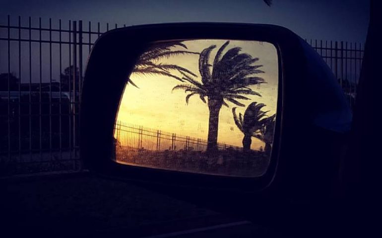 Le foto dei lettori. “Il tramonto allo specchio”al Poetto. Di Roberta Corgiolu