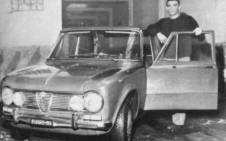 Lo sapevate? Gigi Riva con i soldi del primo contratto al Cagliari si comprò una Giulia Alfa Romeo