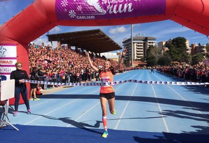 Cagliari, una marea rosa alla Solo Women Run, la corsa riservata alle donne per difendere le donne