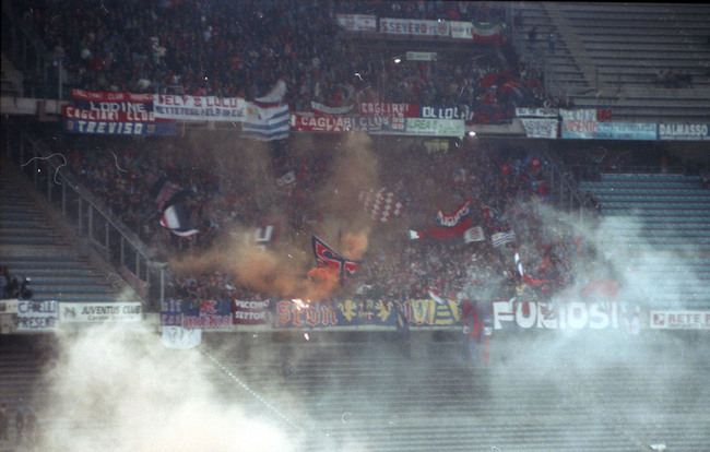 Cagliari: domenica non si entra allo Stadio senza la tessera del tifoso