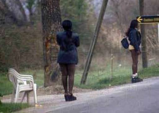 Sottoponevano giovani donne a riti voodoo per poi farle prostituire, fermati a Cagliari coniugi nigeriani