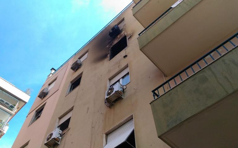 «L’incendio è stato un incubo. Non si vedeva niente e l’aria era irrespirabile». La paura nel racconto degli abitanti del palazzo di via Dei Colombi a Cagliari