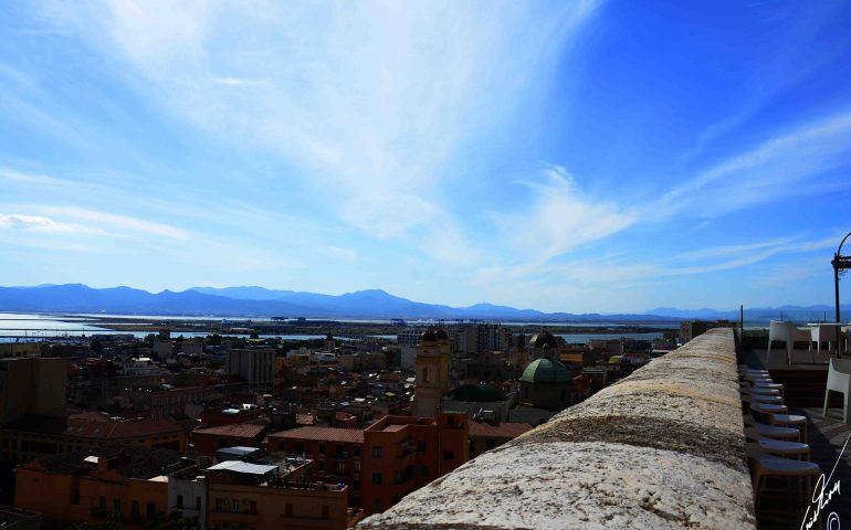 La foto del giorno. Cagliari baciata dal sole è ancora più bella