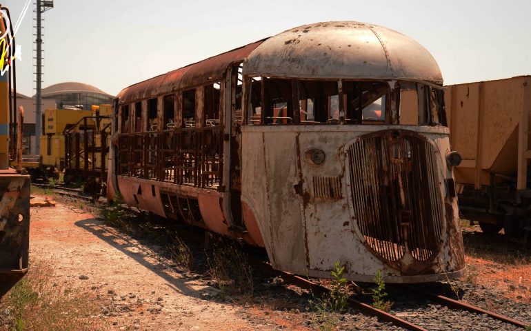 Cimitero dei treni deposito di Monserrato Cagliari ( foto C.Mascia)