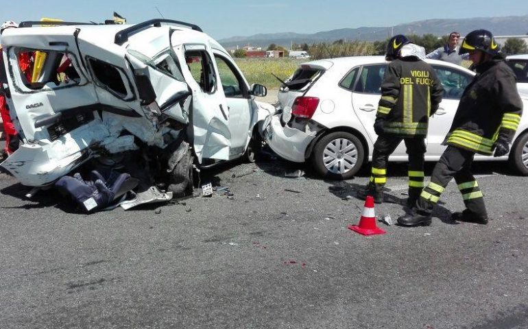 Terribile incidente sulla 554, cinque le auto coinvolte