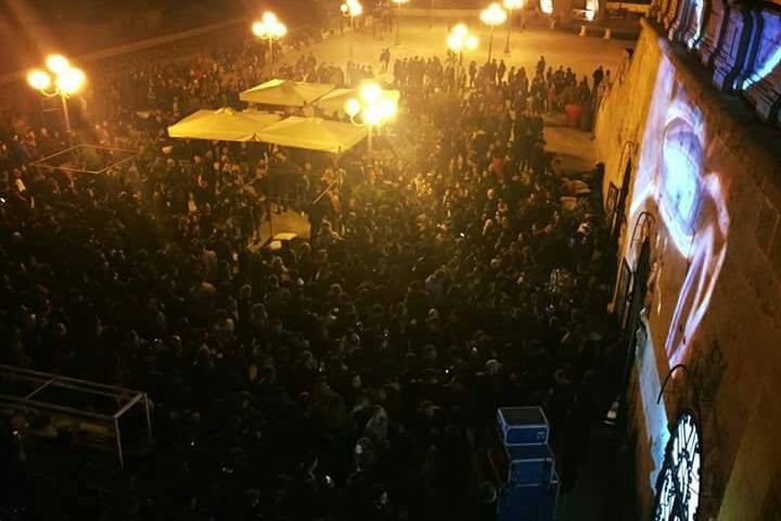 La foto. Boom al Bastione: dopo tanti mesi di attesa Spiriti pieni, i Cagliaritani si riprendono la loro terrazza by night preferita