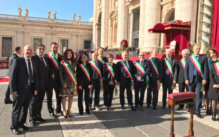 Domenica delle Palme, Papa Francesco benedice i fedeli con i ramoscelli d’ulivo della Sardegna