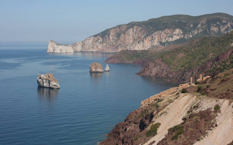 La guida per il cammino minerario di Santa Barbara, un percorso che unisce spiritualità e patrimonio storico-ambientale del sud Sardegna