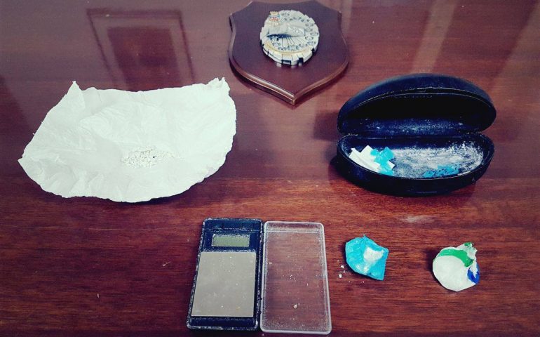 Cocaina nel cruscotto dell’auto, i carabinieri di Sanluri fermano un 48enne