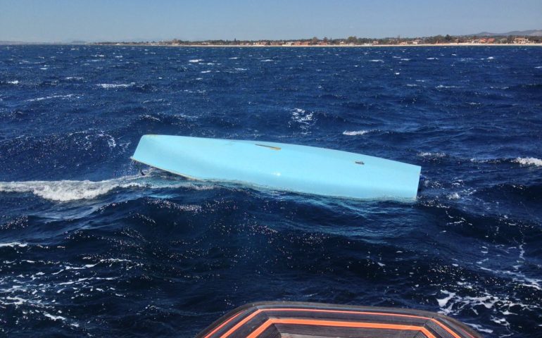 Sant’Andrea, Quartu. Barca a vela si capovolge, 50enne soccorso dalla Guardia Costiera