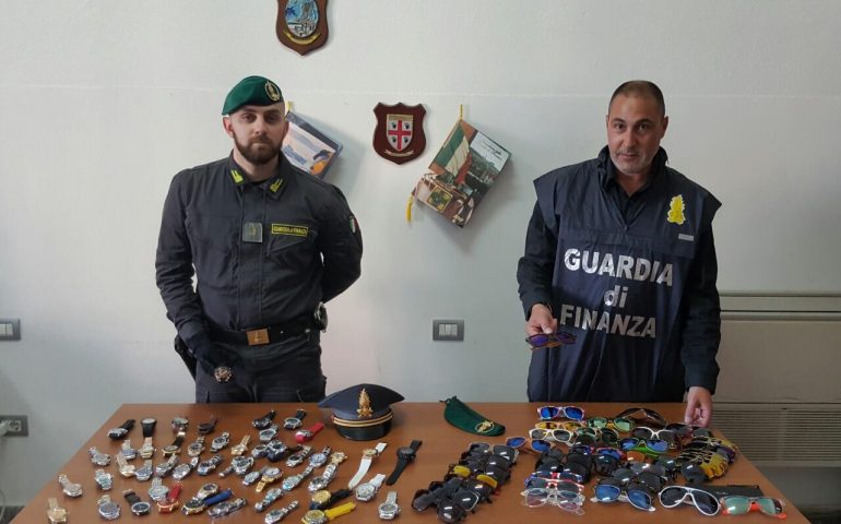 Operazione della Guardia di Finanza di Cagliari: sequestrati 400 orologi e 200 paia di occhiali taroccati