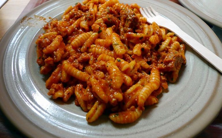 La ricetta Vistanet di oggi: i malloreddus alla campidanese, un piatto che in Sardegna significa festa