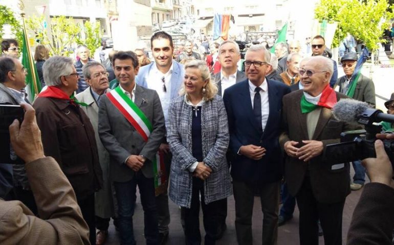 Zedda e Pigliaru al corteo del 25 aprile: “Importante ricordare, ora che in Europa si costruiscono i muri”