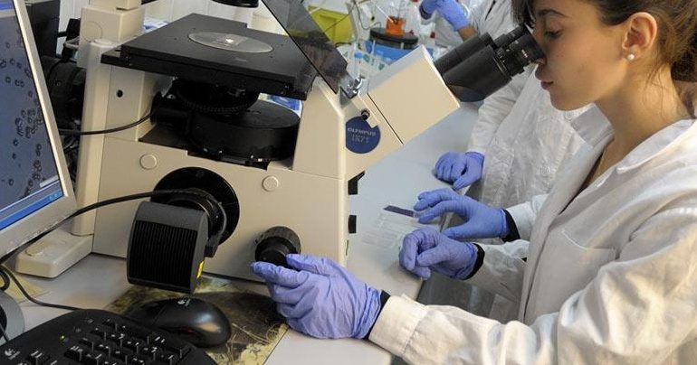 Sclerosi multipla: ricercatori dell’Università di Cagliari premiati a Barcellona