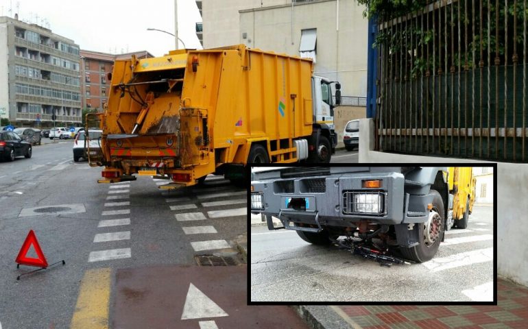 Ciclista travolto da un camion della nettezza urbana nella pista ciclabile di via Is Mirrionis