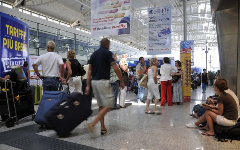 Turismo da record in Sardegna: a giugno un milione di arrivi tra porti e aeroporti