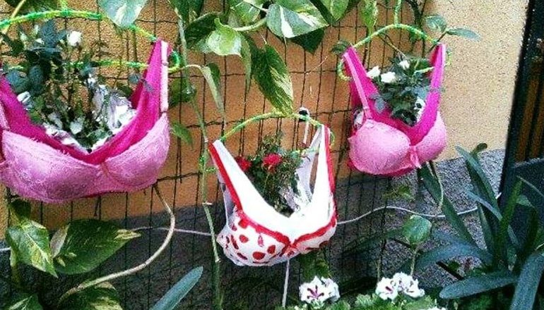 E intanto a Cagliari. “Balconi in bikini” in quel di Villanova