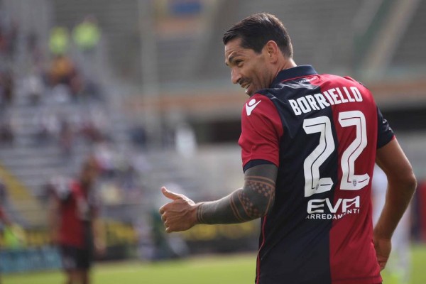 Borriello-Cagliari, è quasi fatta: l’attaccante pronto al rinnovo fino al 2019
