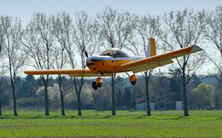 Atterraggio d’emergenza per un ultraleggero all’Aeroporto di Cagliari