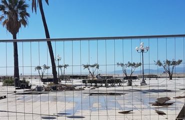 I lavori alle panchine del Bastione (foto di Cesare Floris sul gruppo Parliamo d Cagliari)