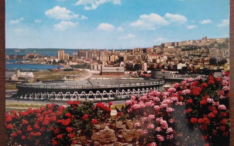 La Cagliari che non c’è più. Lo Stadio Sant’Elia in una vecchia cartolina