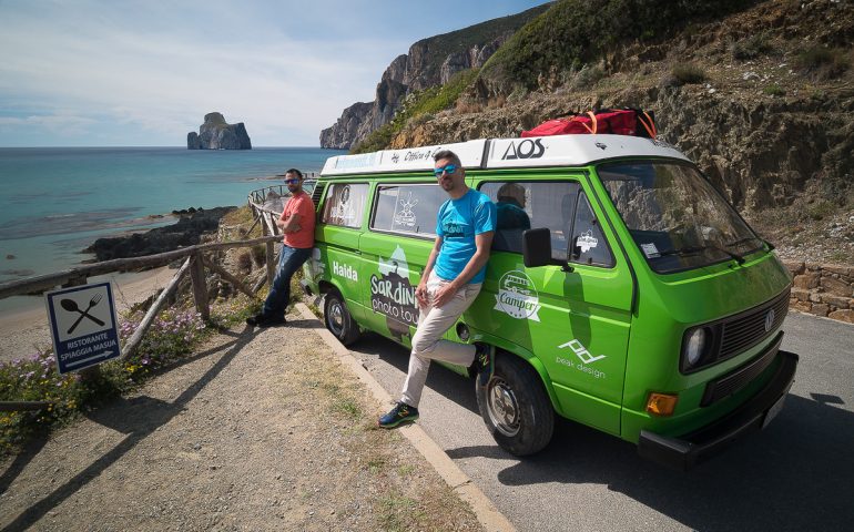 Giorno 5-6. I ragazzi del Camper nel profondo Sulcis, affascinati da Masua vanno avanti senza pagare cibo: sono degli scrocconi eccezionali, anche se la strada è ancora lunga