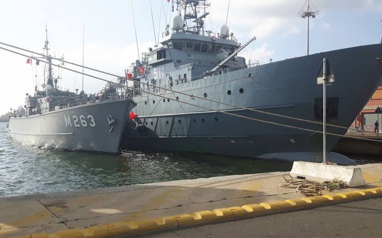 Navi da guerra ormeggiate al porto di Cagliari: imponenti esercitazioni da Teulada a Costa Rei
