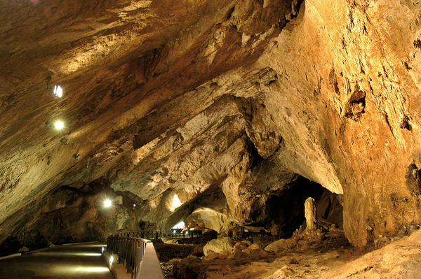 Lo sapevate? La Grotta di San Giovanni (Domusnovas) è la cavità transitabile su strada più grande del mondo