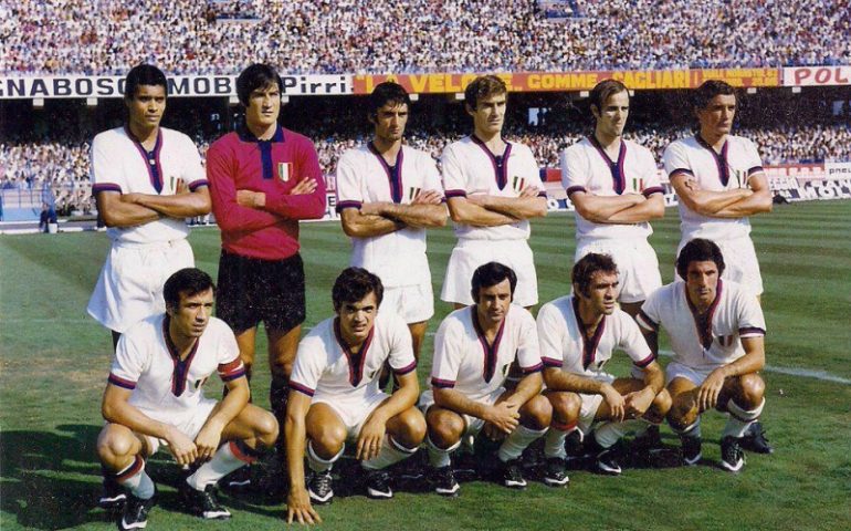 Il Cagliari campione d'Italia in una foto al Sant'Elia