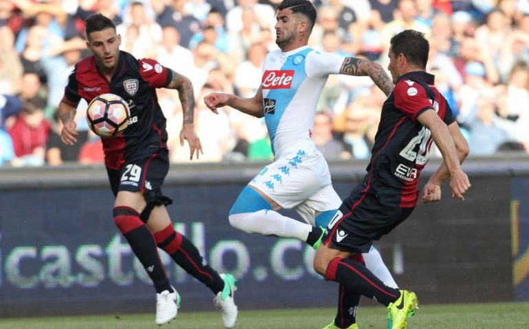 Esibizione del Napoli contro un Cagliari inesistente: Mertens e Insigne firmano il 3-1 finale