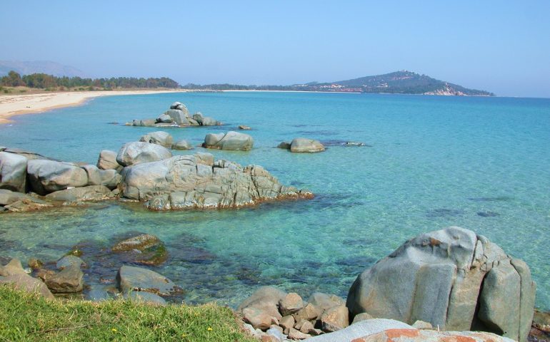 Tortolì, mare da sogno: acque limpide e purissime in Ogliastra secondo i dati dell’Arpas