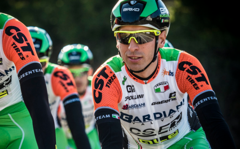Il Giro d’Italia comincia (dalla Sardegna) malissimo: due ciclisti della Bardiani positivi