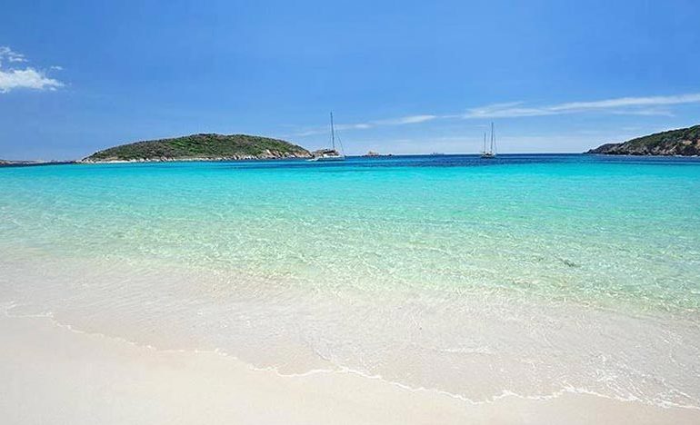 Tuerredda: una delle spiagge più belle dell’Isola diventa a numero chiuso. Massimo 1100 ingressi