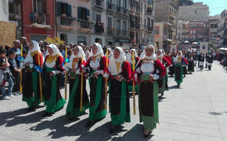 Sant’Efisio 2017: le foto dei costumi tradizionali (PHOTOGALLERY)