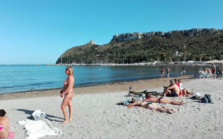 Antipasto d’estate oggi a Cagliari. Pienone di bagnanti e turisti al Poetto e per le strade del centro città