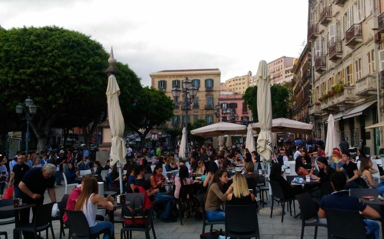 Le strade del centro invase da cagliaritani e turisti