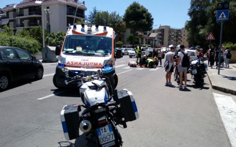 Ciclista di 14 anni travolto da un’auto in via dell’Abbazia a Cagliari