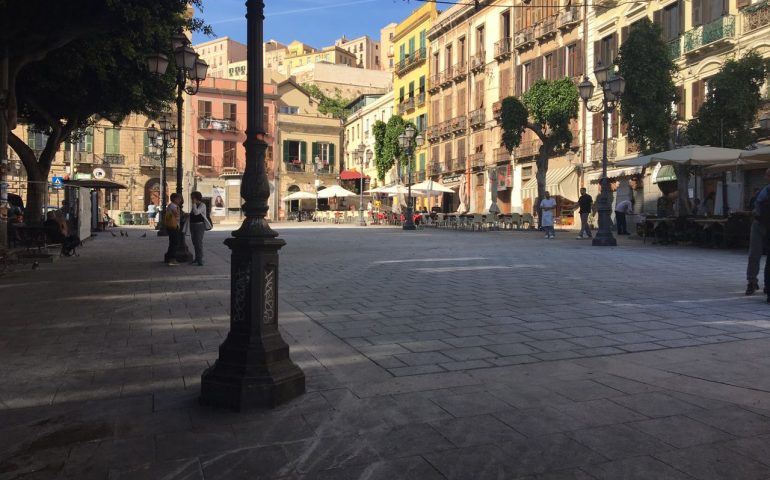 Piazza Yenne riaperta e “liberata” dalle aiuole e dalla fontana (PHOTOGALLERY)