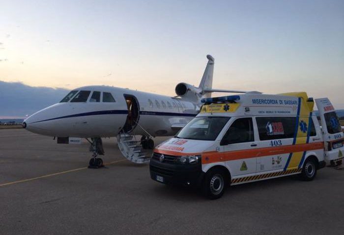 Due bambini in pericolo di vita trasportati dalla Sardegna alla Penisola con un volo dell’Aeronautica