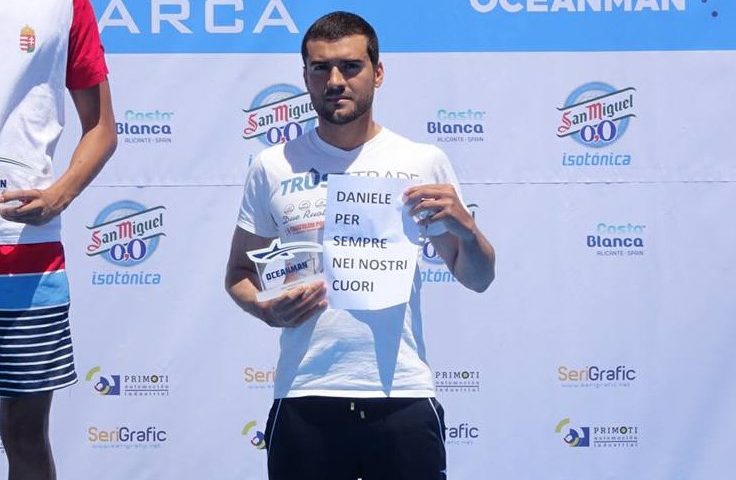 Il nuotatore cagliaritano Cesare Floris sale sul podio di Oceanman e si prepara per i mondiali