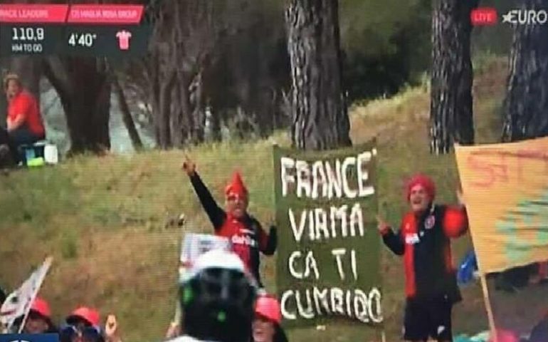 Al Giro lo spettacolo non è solo la gara: ogni occasione è buona per “cumbidare”