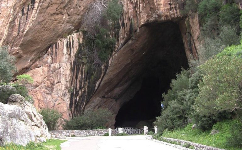 Lo sapevate? La Grotta di San Giovanni (Domusnovas) è la cavità naturale transitabile su strada più grande del mondo